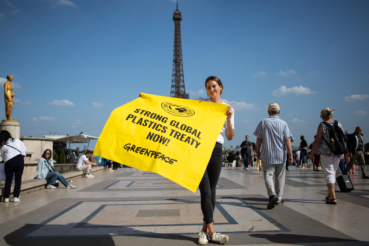 Actor and Advocate Shailene Woodley joins Greenpeace Plastics Campaign in Paris, France. © Noemie Coissac / Greenpeace