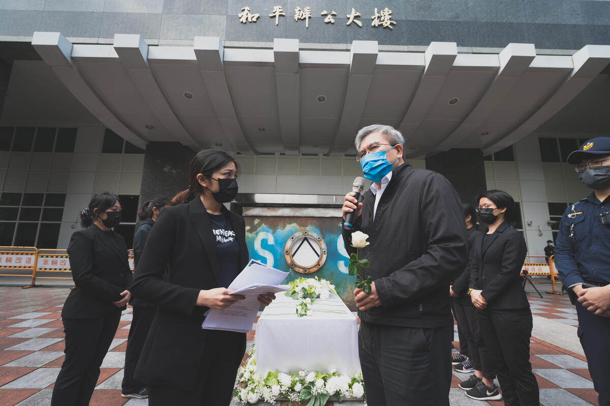 目標：幫助臺灣打造永續漁業、守護海洋生態，終結血汗海鮮，重建國際信任</p>
<p>要求政府妥善遠洋漁業管理政策，推動企業屢行盡職調查責任，全檢視供應鏈中的環境與人權侵害，提出具體改善措施，讓海洋年年有魚，漁工工作權益也獲得保障。