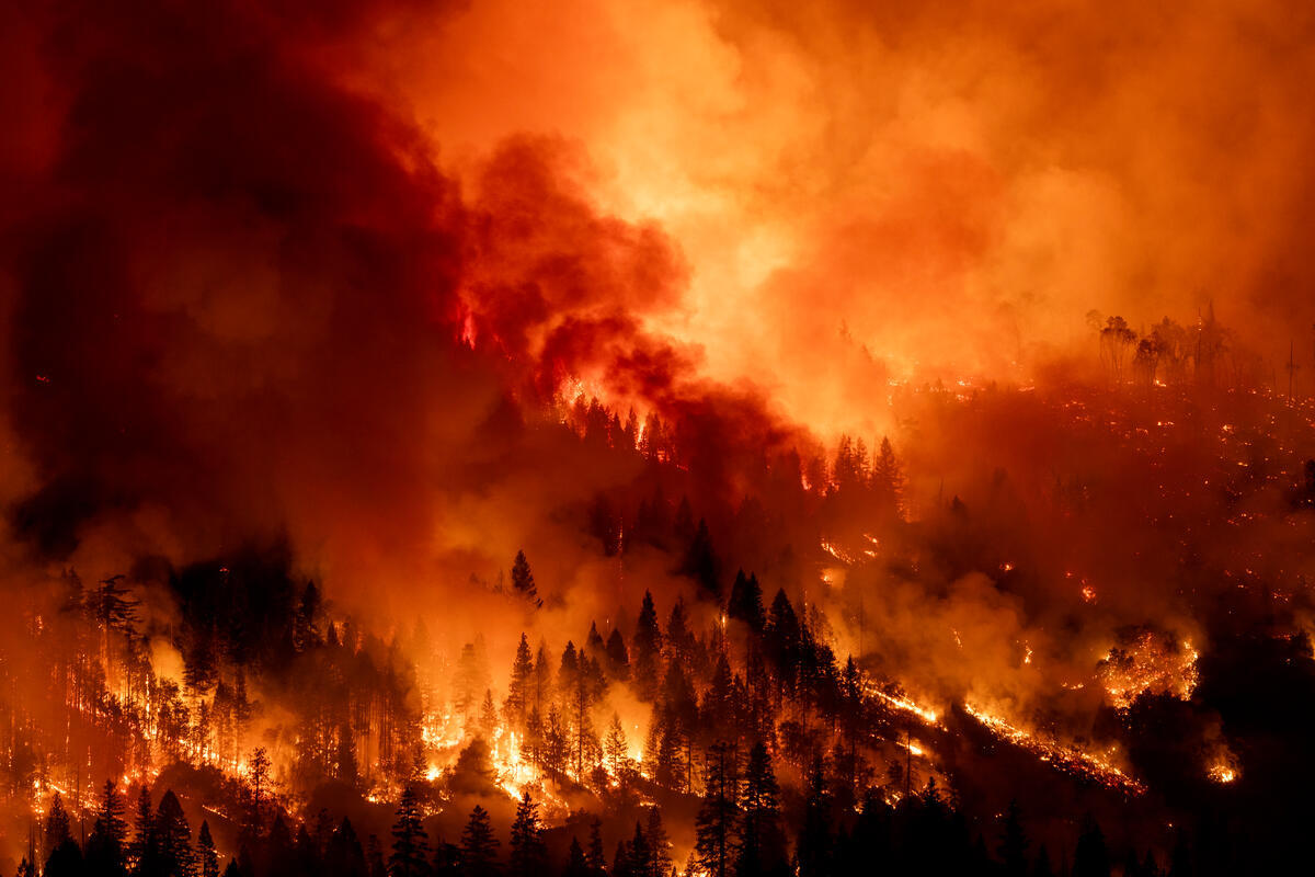 2024年7月30日,美國加州發生嚴重野火Park Fire,極端炎熱且乾燥的天氣使火勢快速蔓延。