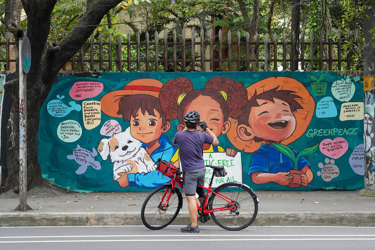 馬來西亞奎松市的「無塑未來」壁畫。 © Miguel de Guzman / Greenpeace