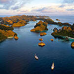 印尼瓦亞格島（Wayag Island）以其美麗的環礁和多樣的海洋生物而聞名。© Sumaryanto Bronto / Greenpeace