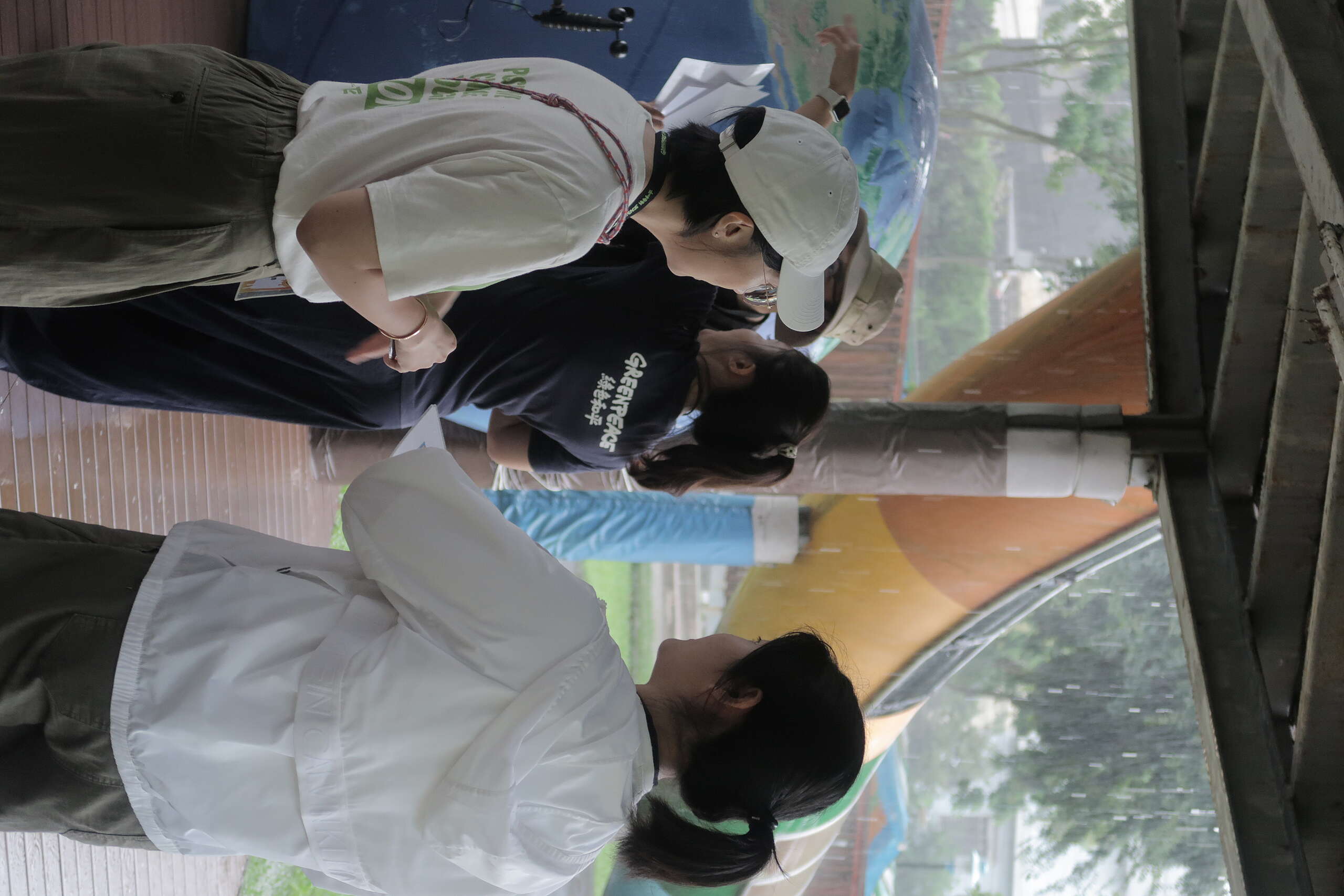 桃園中興公園場:即便當日活動傾盆大雨,志工們與親子參與者仍無畏風雨前來參加