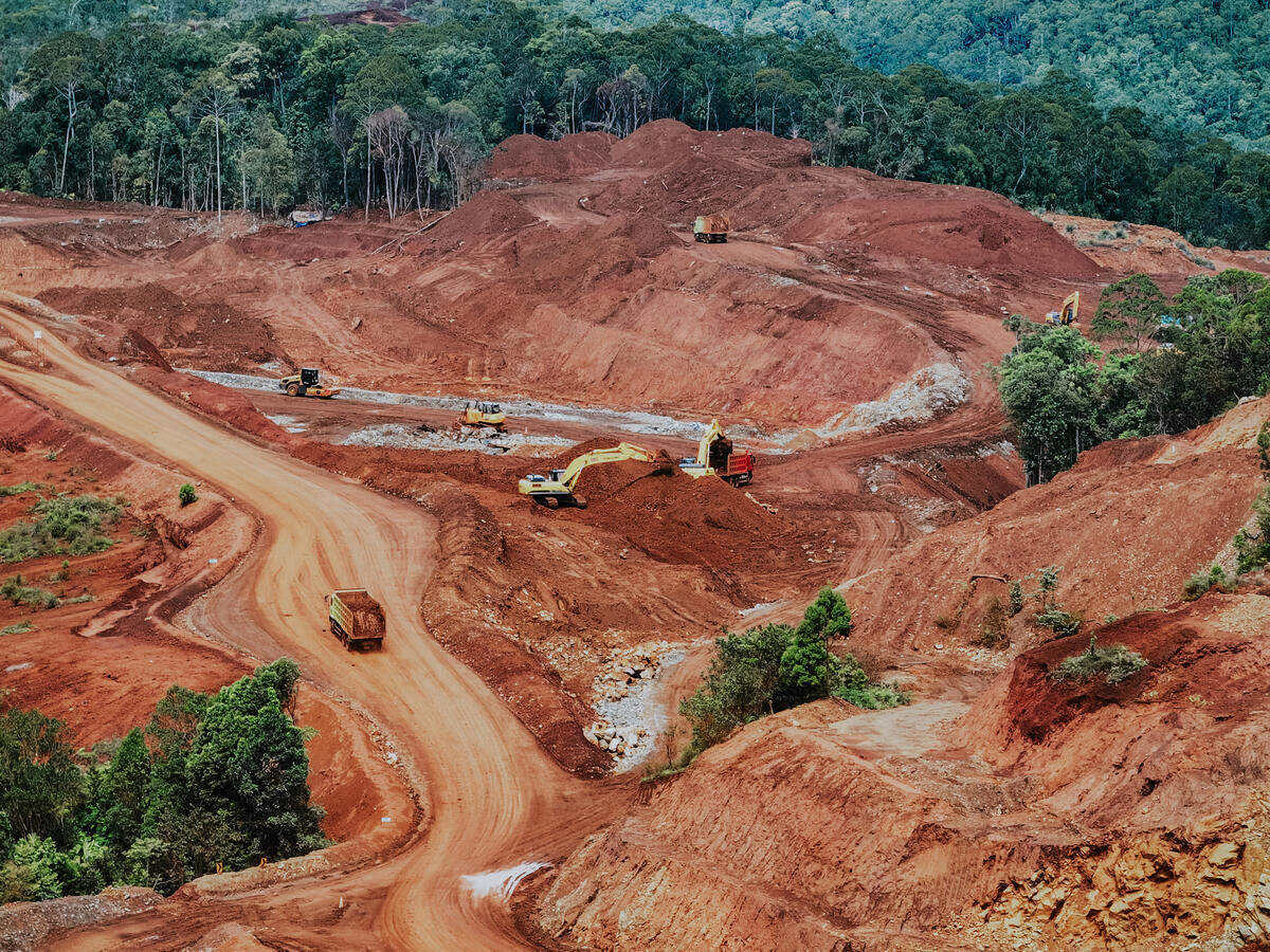 鎳礦開採活動。
