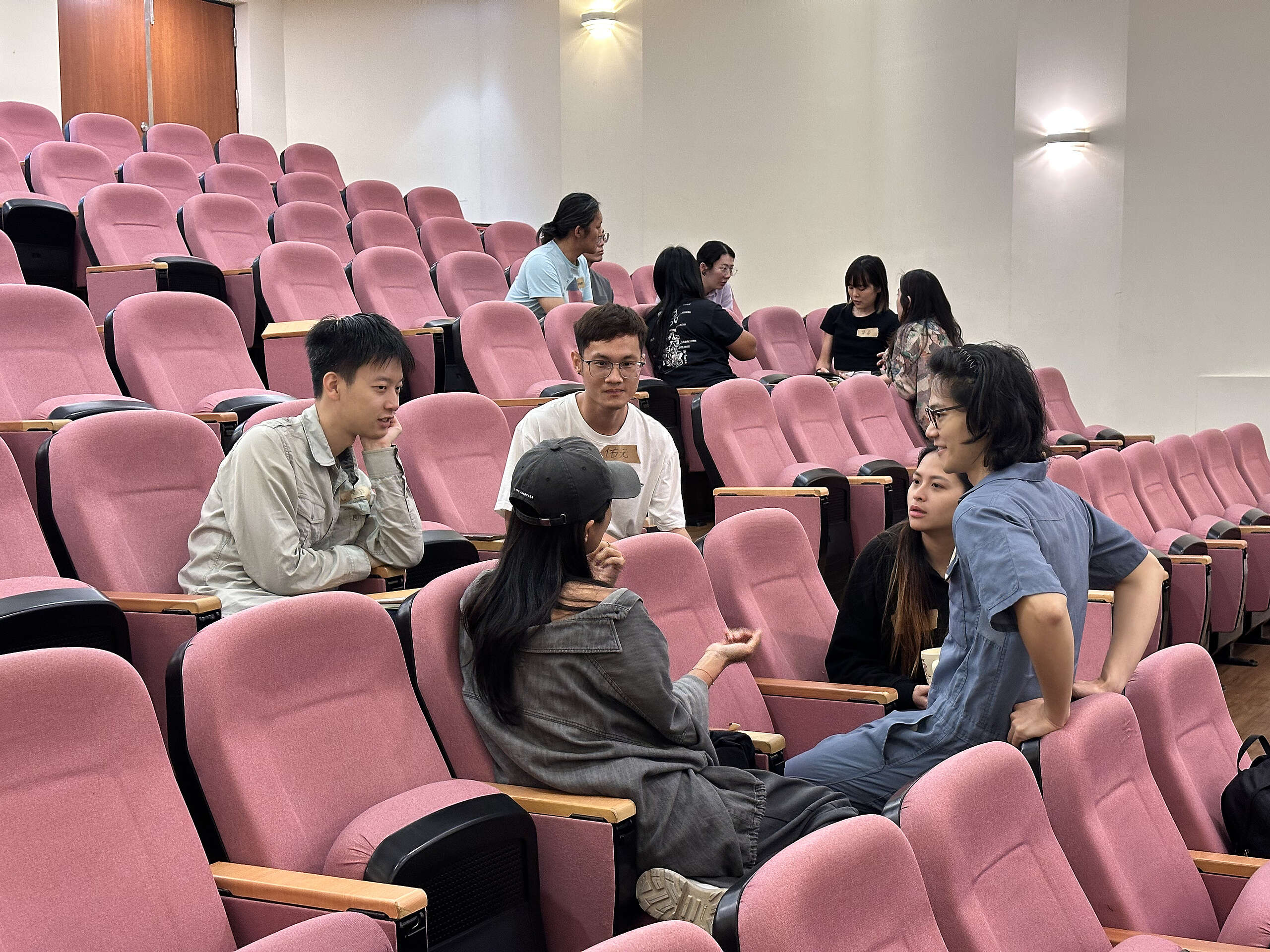 基礎行動培訓營參與夥伴,針對倡議的訴求、目標對象交互討論。