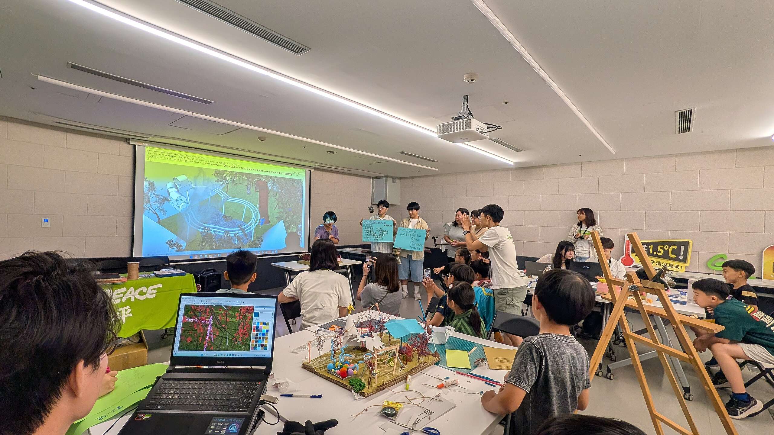 小朋友的公園在電腦上建模後，可看見遮蔭在不同時段的變化。