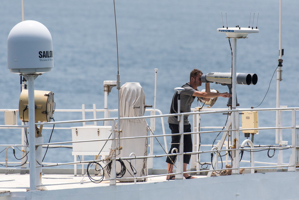2017年4月，高林翰參與綠色和平船艦希望號於幾內亞的調查工作，在甲板上用望遠鏡觀察漁船。