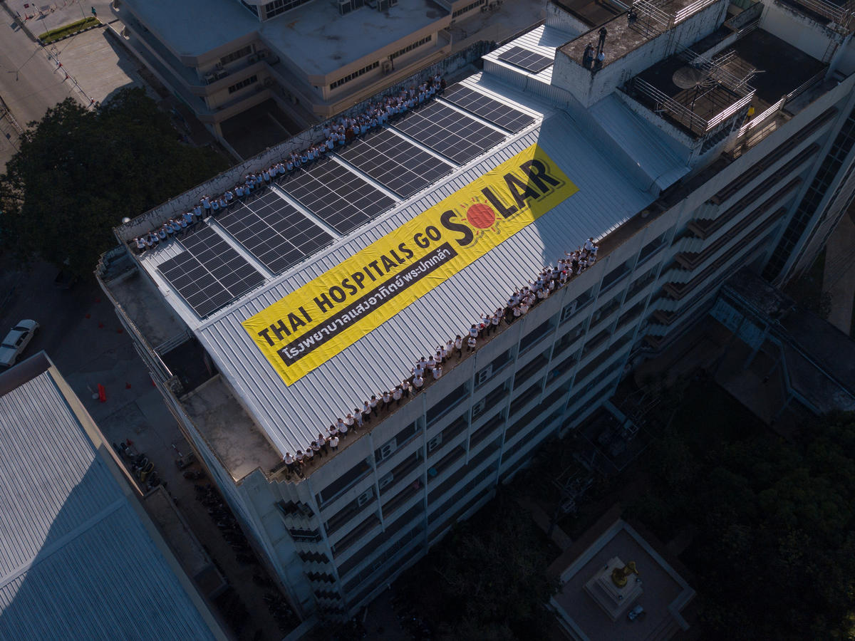 綠色和平泰國辦公室「太陽能改革計劃」，透過群眾募資，共協助七間太陽能醫院完工啟用，並促使泰國衛生部從國家總預算中增列安裝太陽能板的預算。