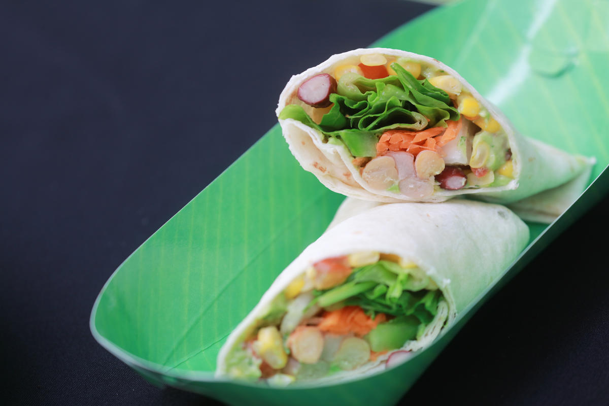 “Mexican Salad Wrap” อาหารจานผักสำหรับเด็กๆ © Wason Wanichakorn / Greenpeace