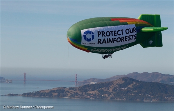 The Greenpeace thermal airship A.E. Bates flies over the San Francisco Bay area near a facility where palm oil trader IOI imports its palm oil in the San Francisco Bay area. The Greenpeace thermal airship A.E. Bates flies over the San Francisco Bay area near a facility where palm oil trader IOI imports its palm oil in the San Francisco Bay area.
