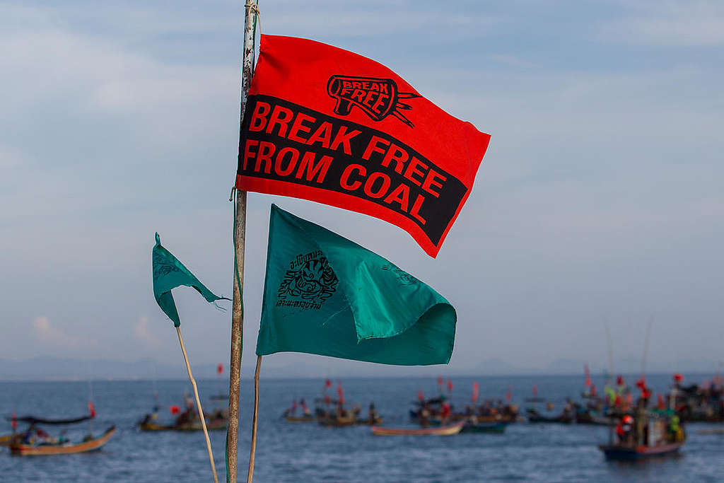 'Heart for Sea' Solidarity Activity in Teluk Patani, Thailand. © Baramee Temboonkiat / Greenpeace 'Heart for Sea' Solidarity Activity in Teluk Patani, Thailand. © Baramee Temboonkiat / Greenpeace