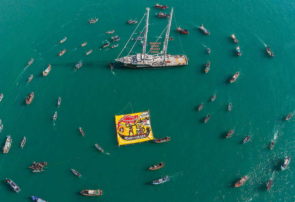 'Heart for Sea' in Teluk Patani. © Greenpeace / Arnaud Vittet