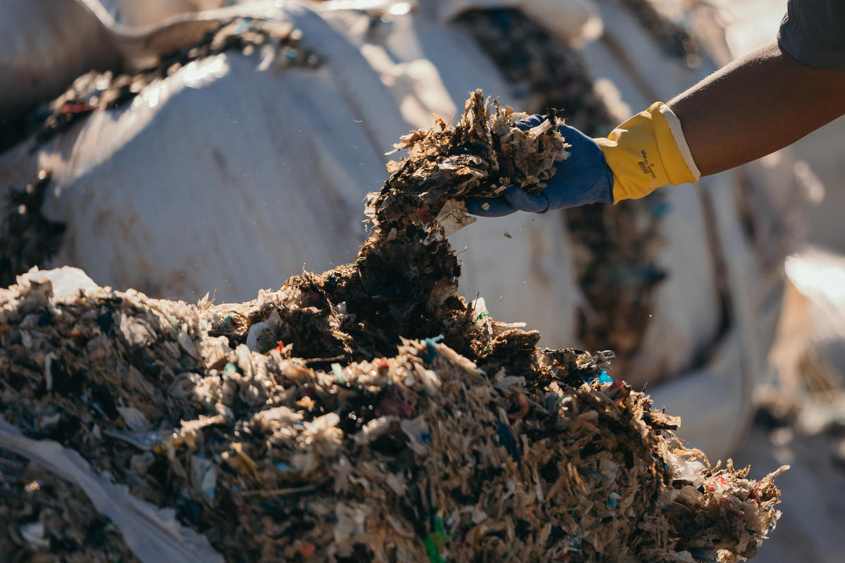 Misdeclared Korean Plastic Waste Dumped in Philippines. © Jilson Tiu / Greenpeace