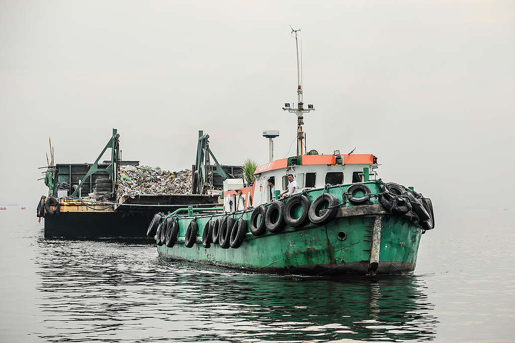 Plastic Waste Protest in Manila Bay. © Jilson Tiu / Greenpeace