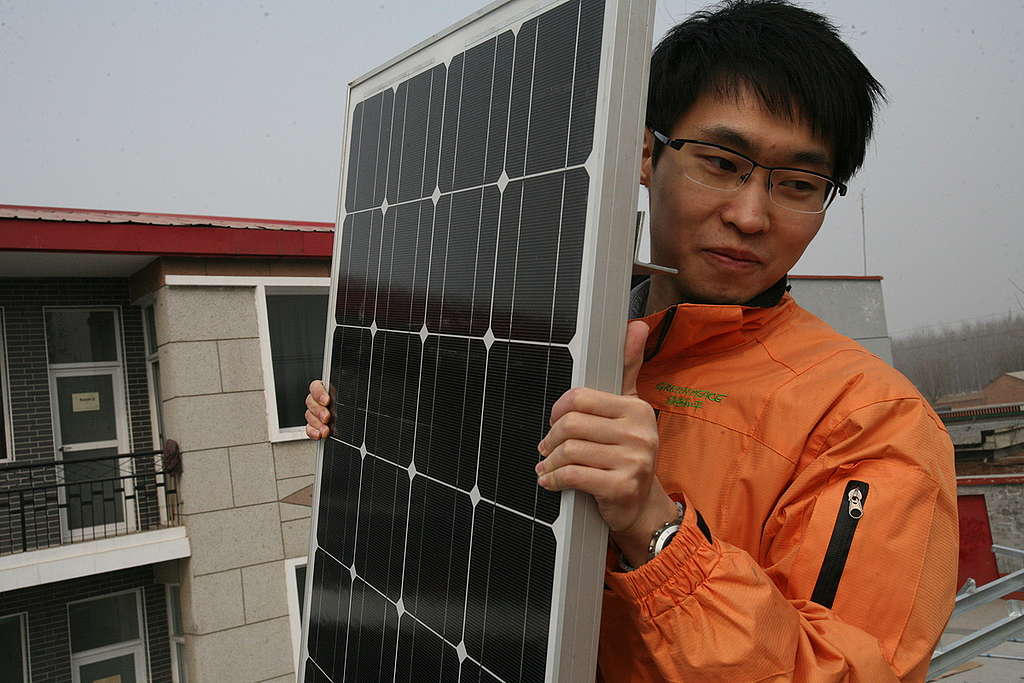 Solar Panels on Greenpeace Warehouse in Beijing. © Greenpeace / Yin Kuang