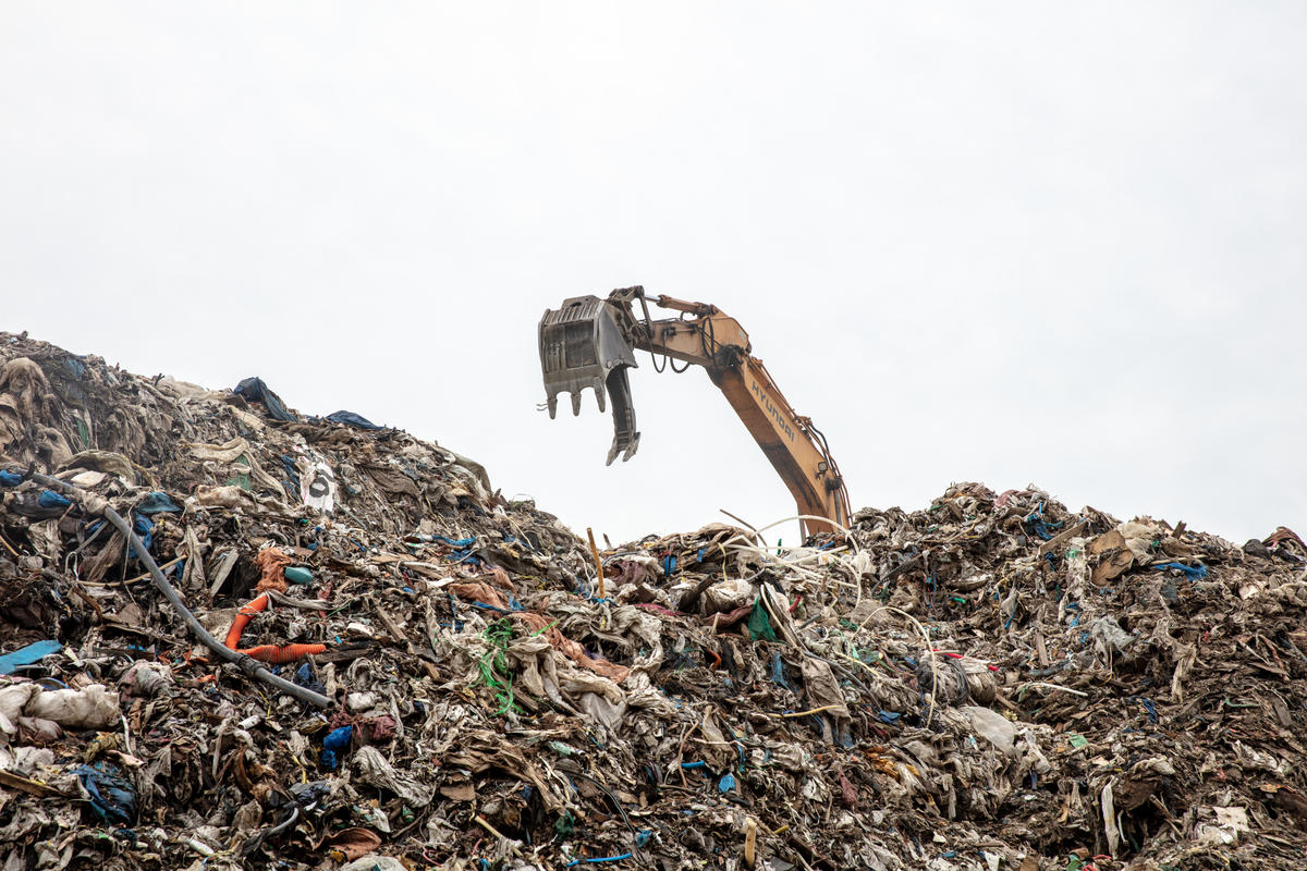 Illegal Plastic Waste Dump Site in Rural Uiseong, S. Korea. © Soojung Do / Greenpeace