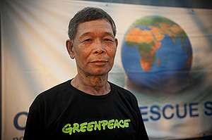 ลุงส่อง บุญเฉลย ปราชญ์ชาวบ้านในชุมชนคีรีวงผู้ประดิษฐ์กังหันน้ำเพื่อดึงน้ำเข้าสู่สวน และผลิตไฟฟ้า