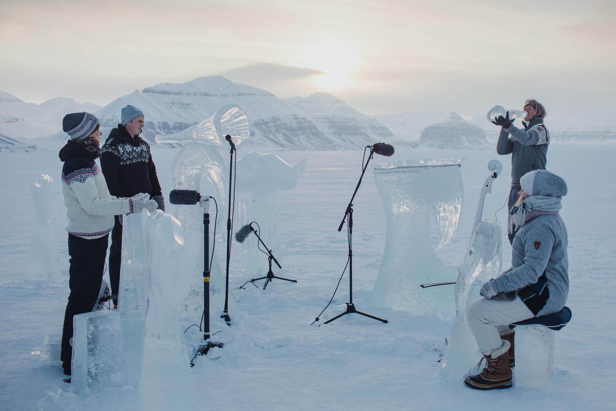 Protect the Oceans Expedition - Ice Concert. © Denis  Sinyakov / Greenpeace