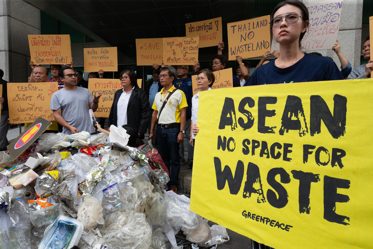 ASEAN: No Space For Waste Activity in Bangkok. © Wason Wanichakorn / Greenpeace ASEAN: No Space For Waste Activity in Bangkok. © Wason Wanichakorn / Greenpeace