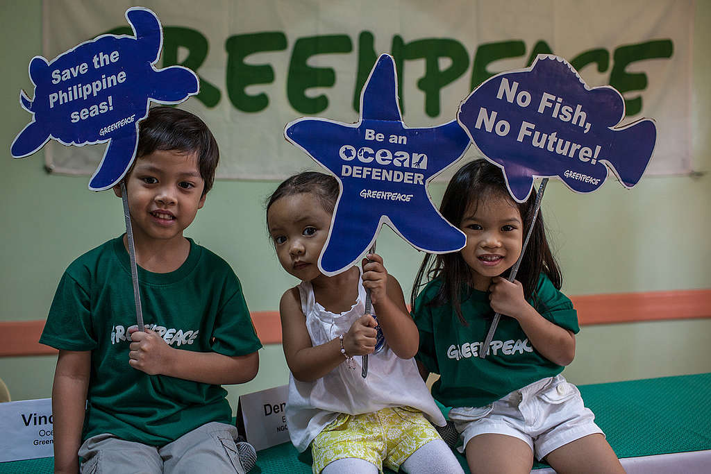 Young Ocean Defenders in Philippines. © Luis Liwanag / Greenpeace