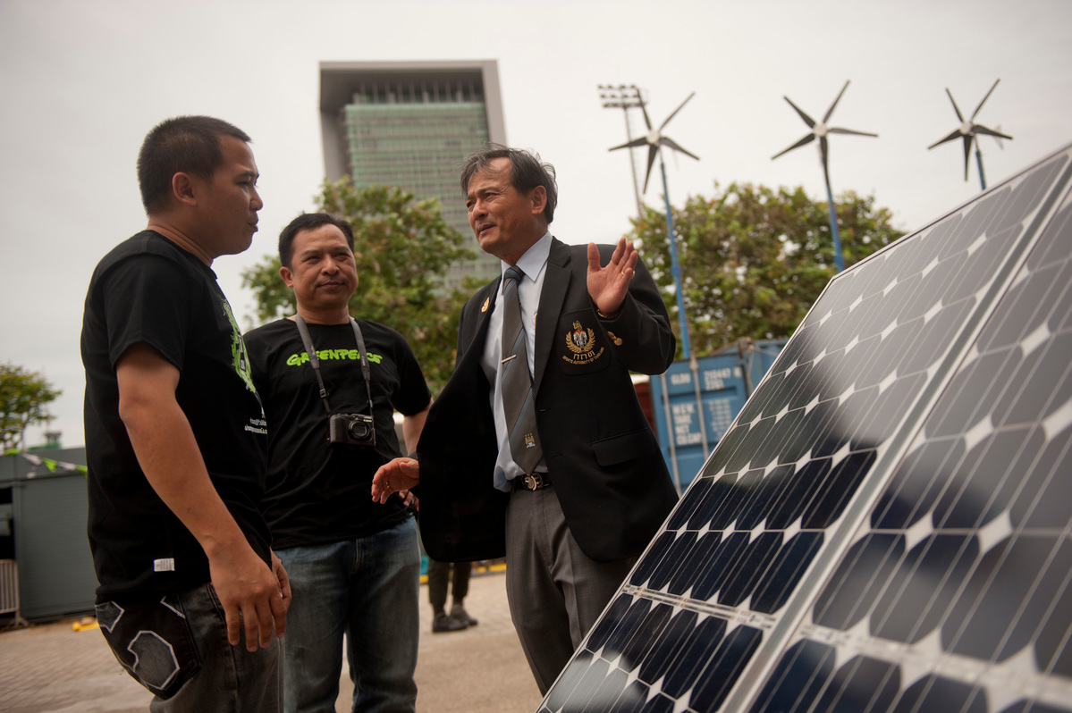 Climate Rescue Station in Bangkok. © Jonas Gratzer / Greenpeace