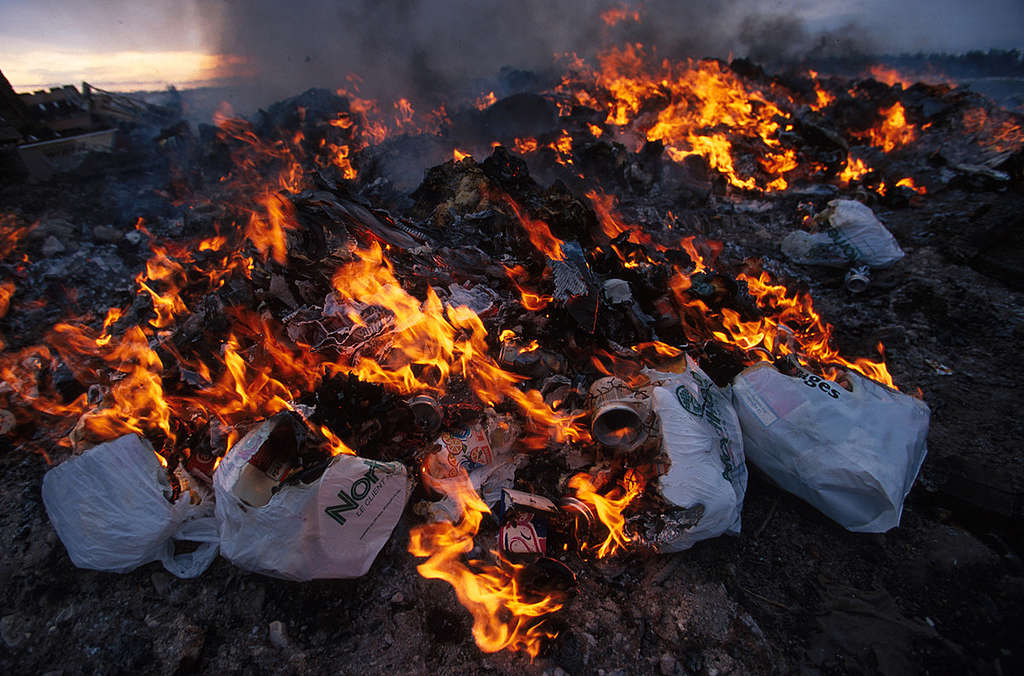 Toxics Documentation Open Trash Burning in Canada. © Greenpeace / Robert Visser