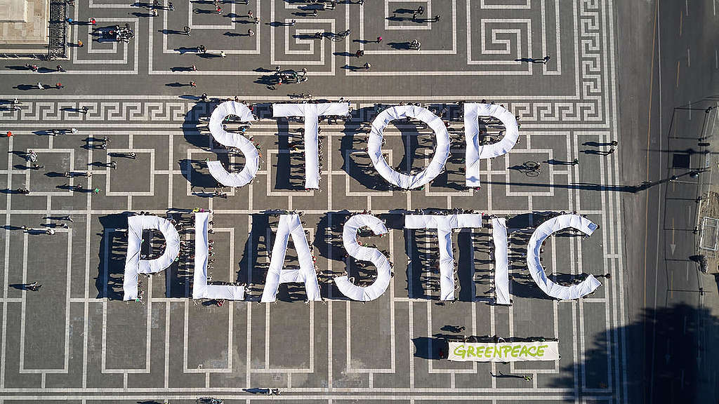 End the Age of Single Use Plastics in Budapest. © Attila Pethe / Greenpeace