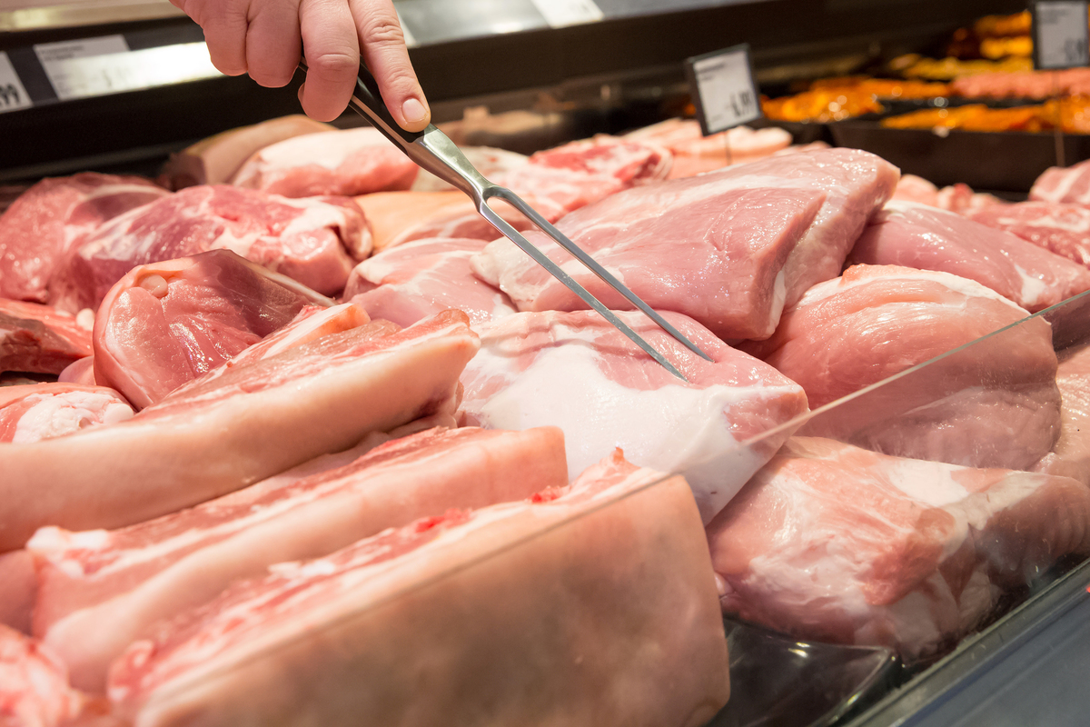 Meat in Supermarket in Germany. © Bodo Marks / Greenpeace