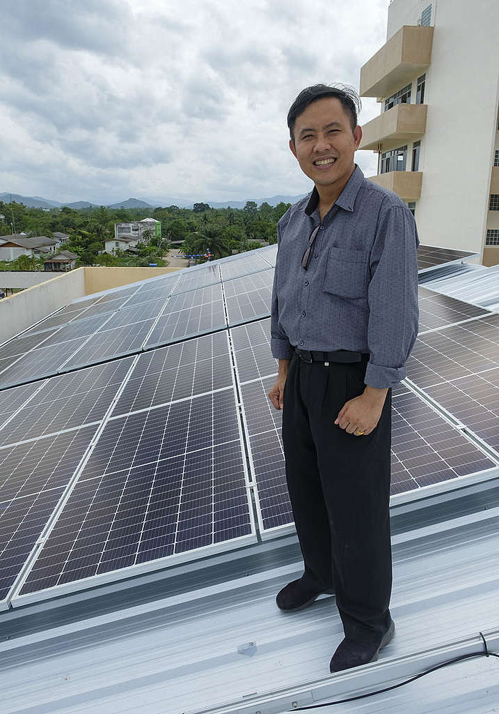 Solar Rooftop at Luang Suan Hospital in Thailand. © Greenpeace / Arnaud Vittet