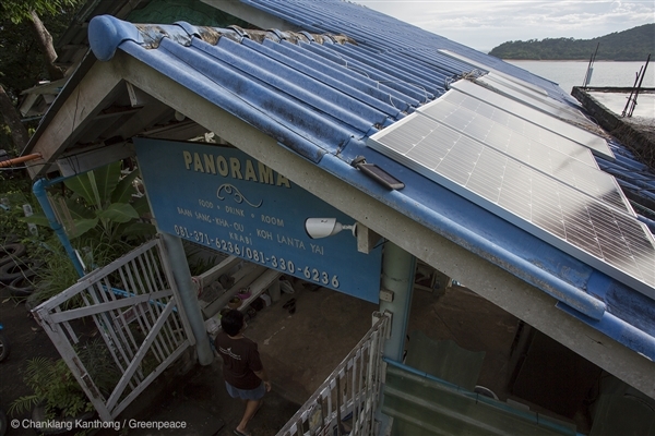 ร้านอาหารและห้องพัก "พาโนรามา" © Chanklang Kanthong / Greenpeace