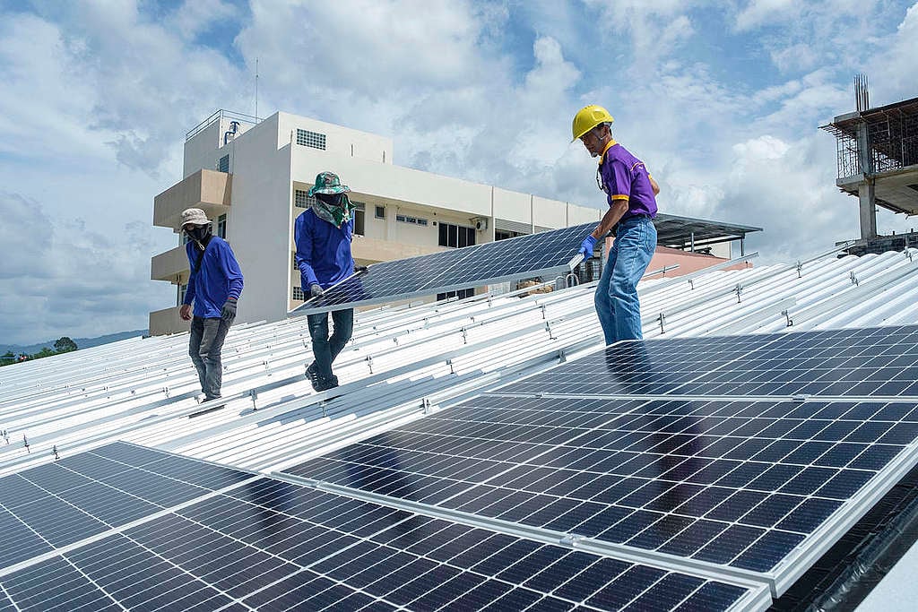 Solar Rooftop at Luang Suan Hospital in Thailand. © Greenpeace / Arnaud Vittet