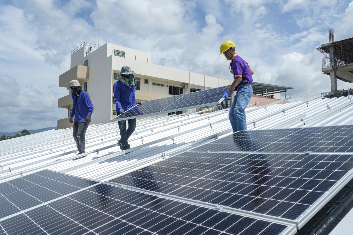 Solar Rooftop at Luang Suan Hospital in Thailand. © Greenpeace / Arnaud Vittet