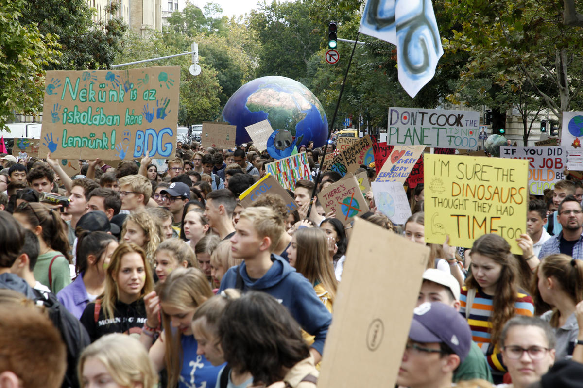 Global Climate Strike in Budapest, Hungary. © Bence Jardany / Greenpeace