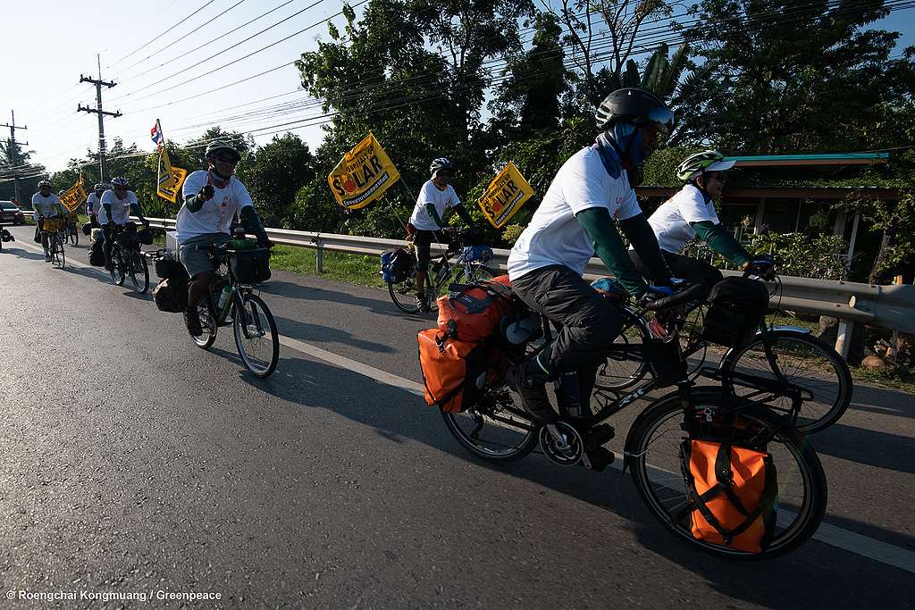 crowdfunding bike parade went to Chumphae hospital