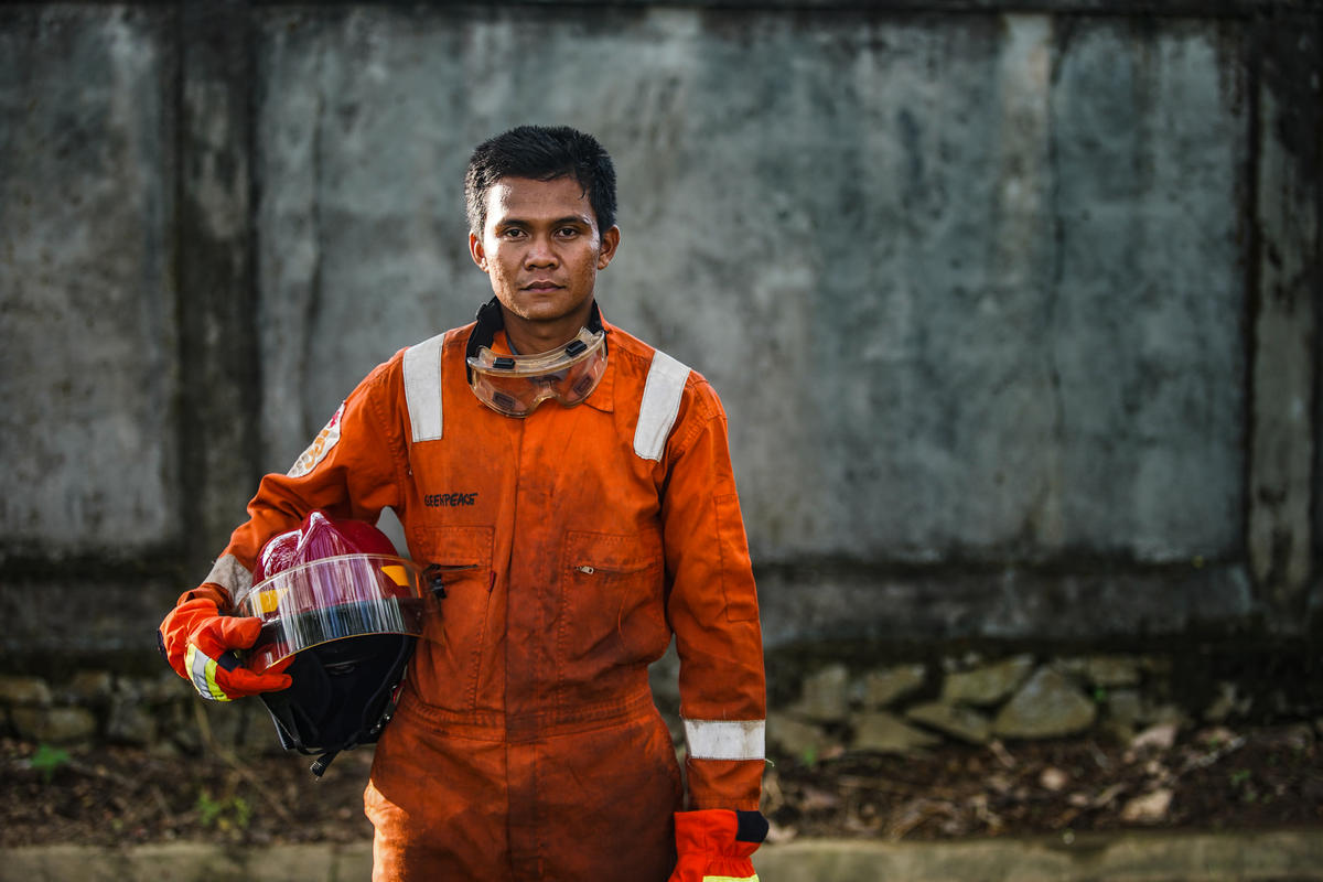 FFP Member Nasrullah in West Kalimantan. © Jurnasyanto Sukarno / Greenpeace