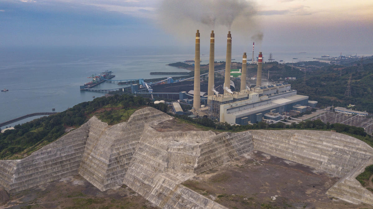 Coal Power Plants in Suralaya, Indonesia. © Kasan Kurdi / Greenpeace