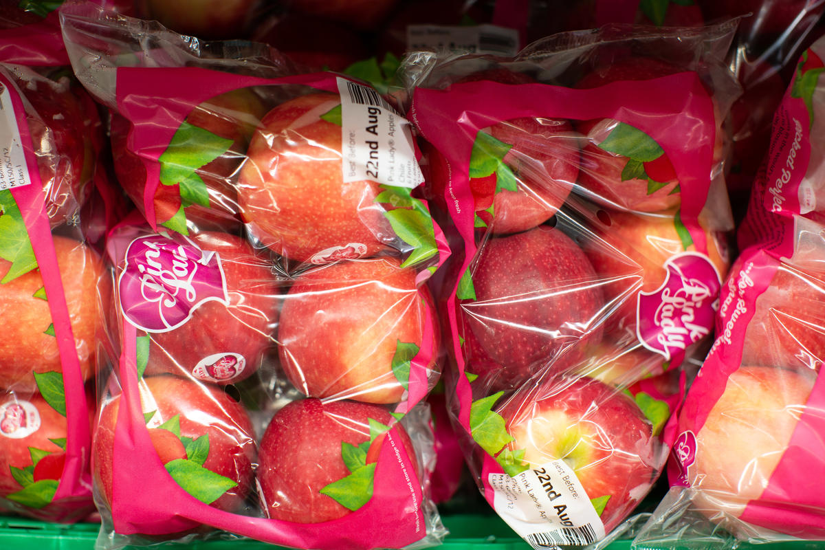 Fruit and Vegetables Plastic Packaging. © Steve Morgan / Greenpeace Fruit and Vegetables Plastic Packaging. © Steve Morgan / Greenpeace