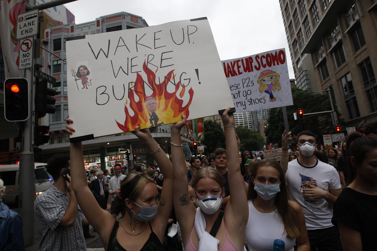 Banners at the Bushfires and Climate Emergency Rally in Sydney. © Dean Sewell / Greenpeace Banners at the Bushfires and Climate Emergency Rally in Sydney. © Dean Sewell / Greenpeace