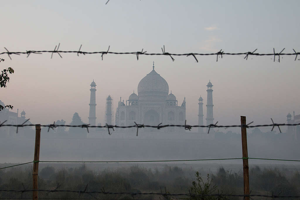 Pollution around the Taj Mahal in India. © Vinit Gupta / Greenpeace Pollution around the Taj Mahal in India. © Vinit Gupta / Greenpeace