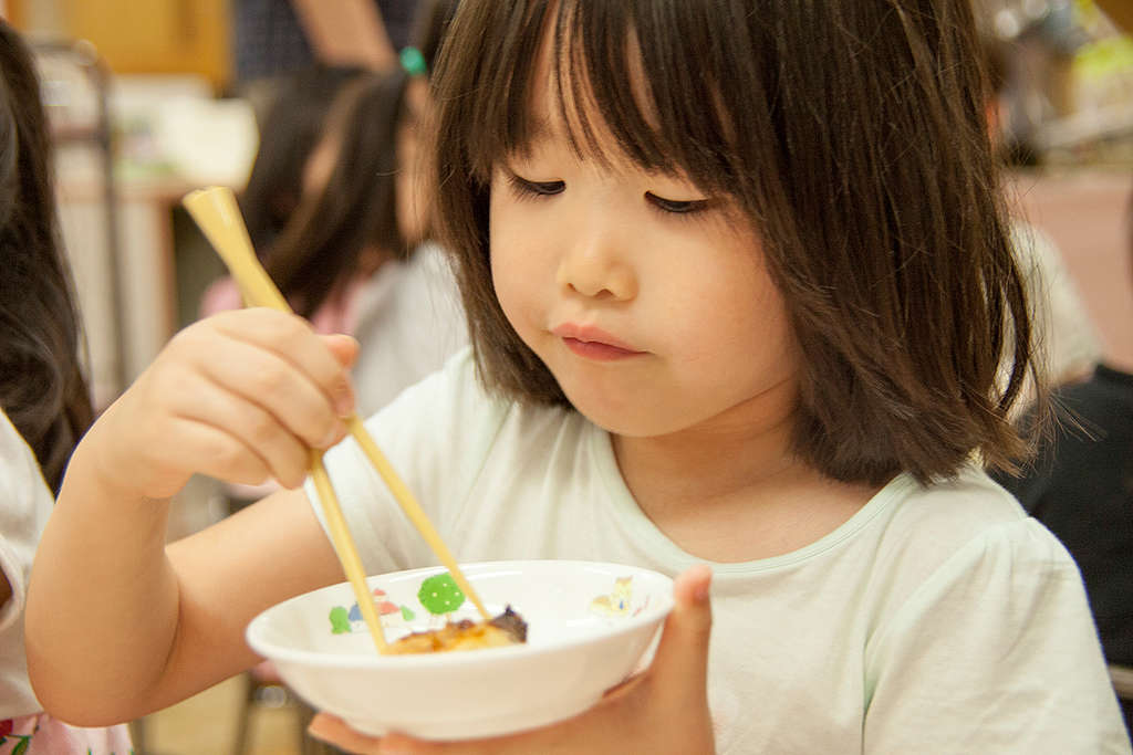 Child Eating Ecologically Sourced Lunch at Kindergarten in Japan. © Kayo Sawaguchi / Greenpeace