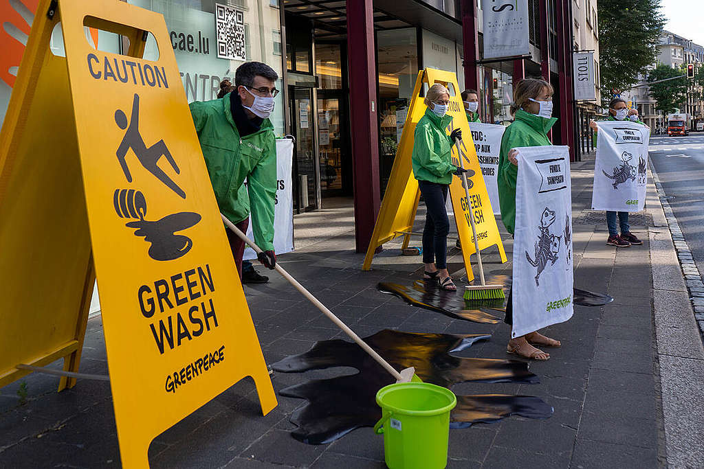 Greenwashing Action at National Pension Fund Headquarters in Luxembourg. © Sara Poza Alvarez / Greenpeace