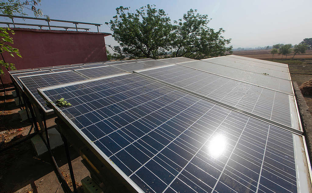 Solar Panels in Dharnai Village in India. © Ravi Sahani / Greenpeace