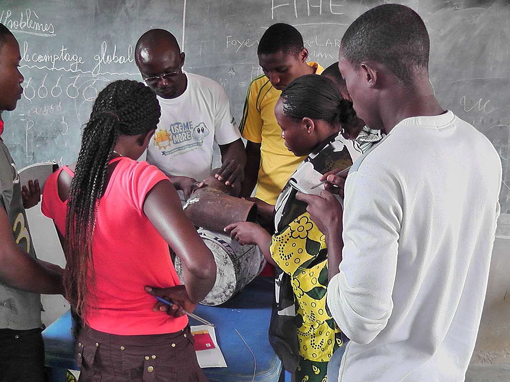 Wood Stove Construction Training in Kinshasa. © Greenpeace / Crispin Assimbo Bosenge