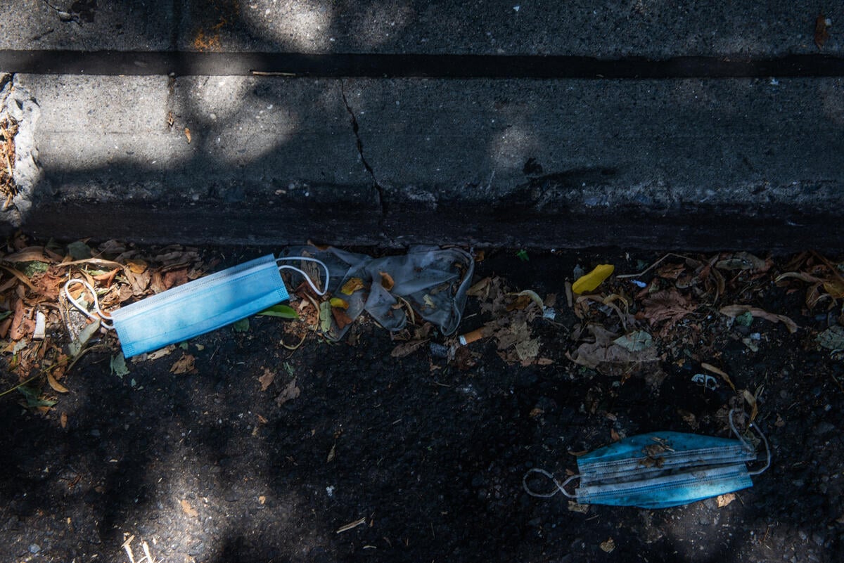 Personal Protective Equipment Pollution in New York. © Tracie Williams / Greenpeace
