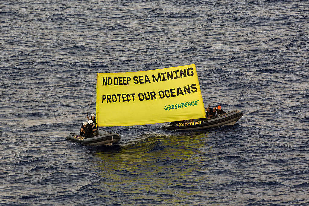 'No Deep Sea Mining' Action in the Atlantic Ocean. © Bárbara Sánchez Palomero / Greenpeace 'No Deep Sea Mining' Action in the Atlantic Ocean. © Bárbara Sánchez Palomero / Greenpeace