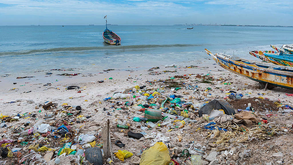 Plastics Clean up on Beach in Senegal. © Ibrahima Kebe Diallo / Greenpeace