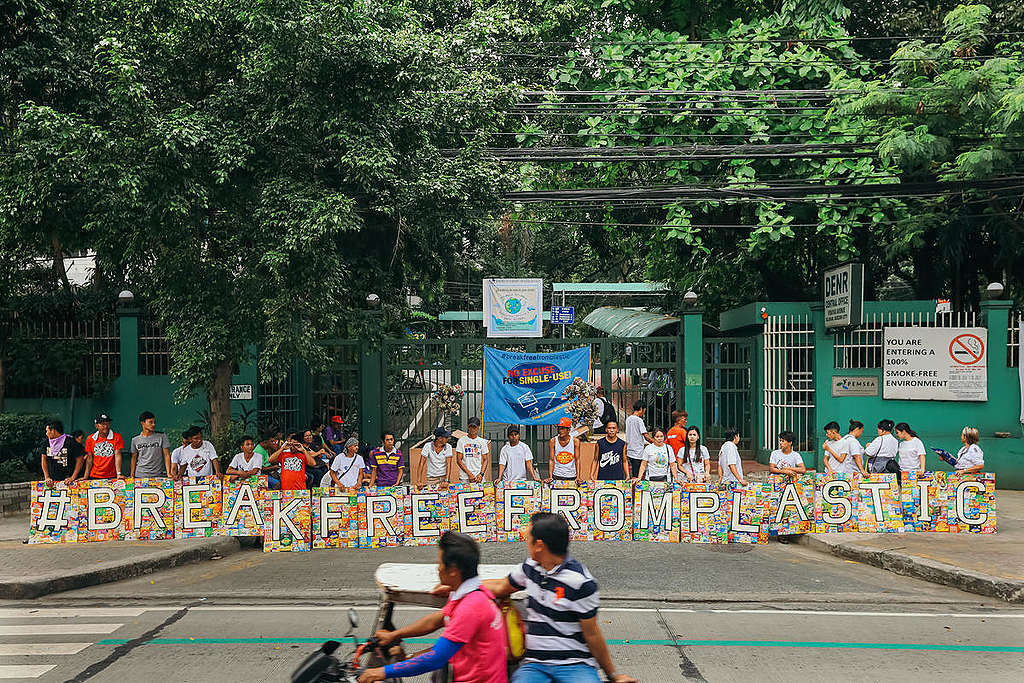Plastic Waste Delivery at the DENR in Manila. © Jilson Tiu / Greenpeace Plastic Waste Delivery at the DENR in Manila. © Jilson Tiu / Greenpeace