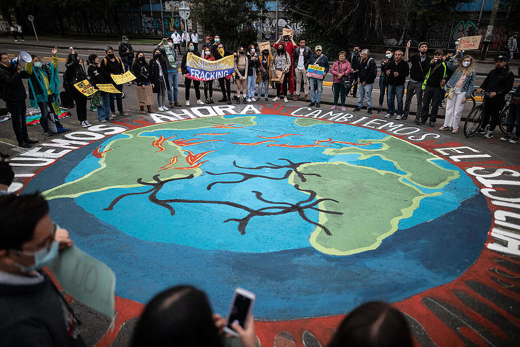 การประท้วงเพื่อสภาพภูมิอากาศในเมือง Bogotá. © Ivan Valencia / Greenpeace การประท้วงเพื่อสภาพภูมิอากาศในเมือง Bogotá. © Ivan Valencia / Greenpeace