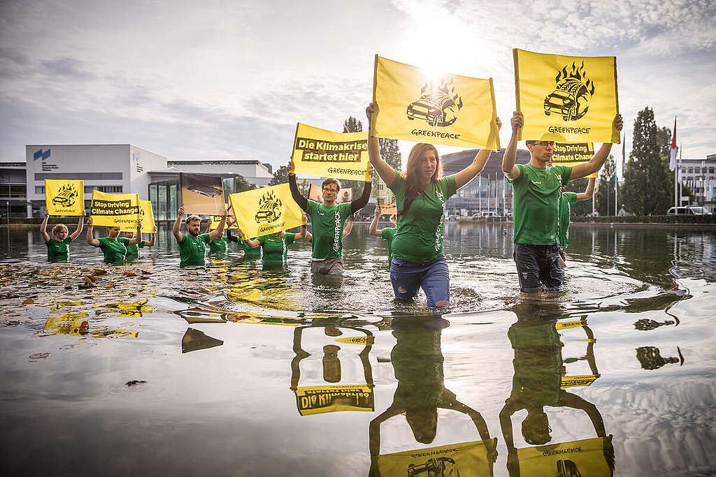 Protest at the IAA Mobility 2021 in Munich. © Gordon Welters / Greenpeace