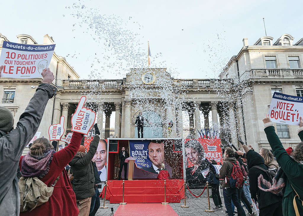 Fossil Fools Price 2020 in Paris. © Andrea Olga Mantovani / Greenpeace