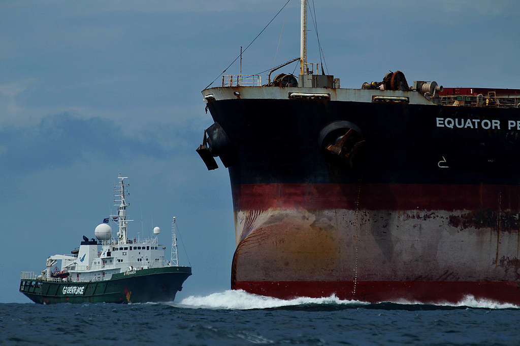 Bulk Carriers Moored off Hay Point at Great Barrier Reef. © Dean Sewell / Greenpeace Bulk Carriers Moored off Hay Point at Great Barrier Reef. © Dean Sewell / Greenpeace